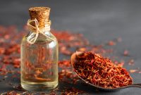 خواص گلرنگ برای قاعدگی