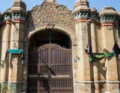 نزدیکترین مکان به دفتر کاری امیرکبیر در کاخ گلستان به عنوان “یادمان اتابک اعظم” شناخته میشود کاخ گلستان