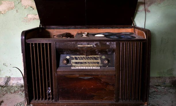 رادیو گرامافون قدیمیترین نمونه در کاخ گلستان به نمایش گذاشته شد Old gramophone radio