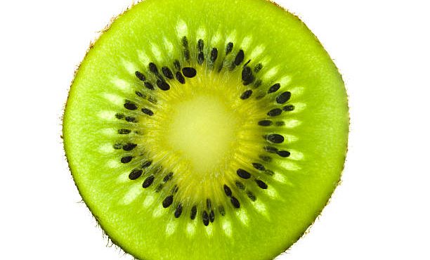 بهترین درمان یبوست با کیوی در فصل زمستان Kiwi