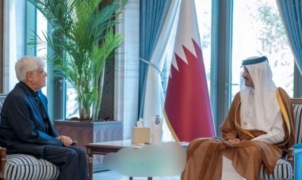 معاون اول رئیس جمهور در سفری با امیر قطر دیدار کرد