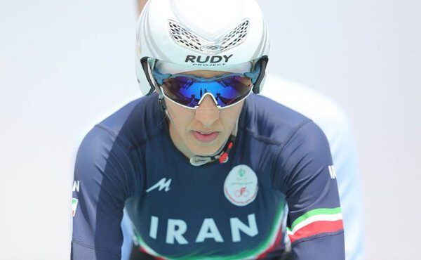 ماندانا دهقان قهرمان مسابقه دوچرخهسواری در چین شد