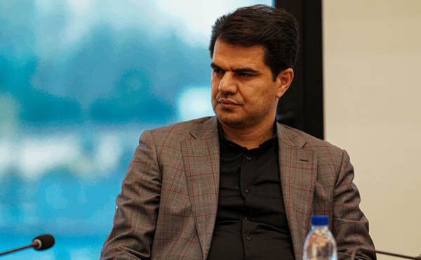 حمید عزیزی: ایران امروز را شیر بیدار می‌دانم