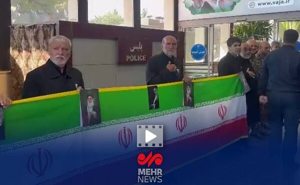 حضور گسترده مردم در ایستگاه راه‌آهن مشهد برای وداع با پیکر رهبر شهید