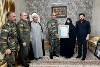 دیدار فرمانده نیروی زمینی ارتش با خانواده شهید سپهبد موسوی