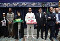 بدرقه پرچمداران کاروان «فرشته‌های میناب» در رواق الذکر حرم رضوی