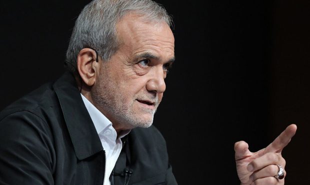 پزشکیان: در مقابل دشمن سر خم نمی‌کنیم و ذلیلانه کوتاه نمی‌آییم