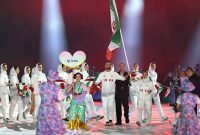 رقص پرچم ایران در مراسم افتتاحیه بیستم، در دستان «فرشتگان میناب